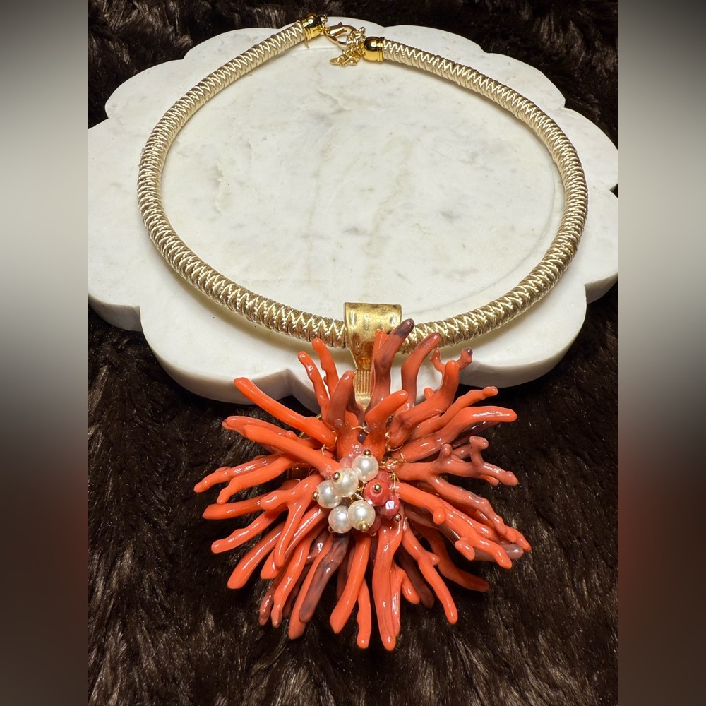 Elegant Coral Design Necklace with Gold Accents